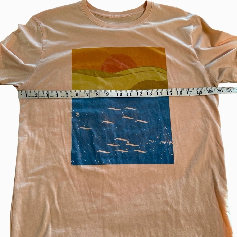Goodfellow & Co Peach Men’s T-Shirt With Sunset Graphic Size Medium - Picture 5 of 7
